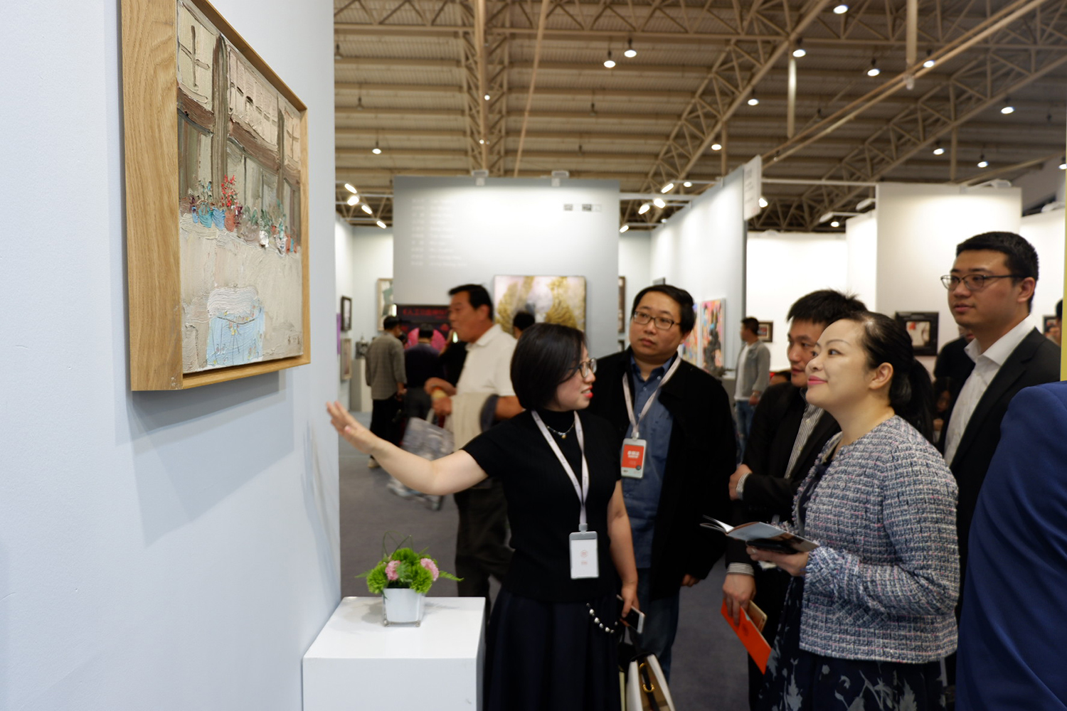 導覽圖1墨斗魚聯(lián)合創(chuàng)始人余芳倩、周昂為嘉賓導覽.jpg