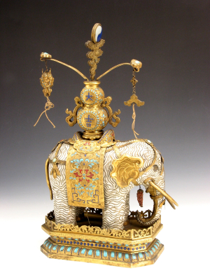 2. 清掐絲琺瑯象馱瓶（一對）.jpg