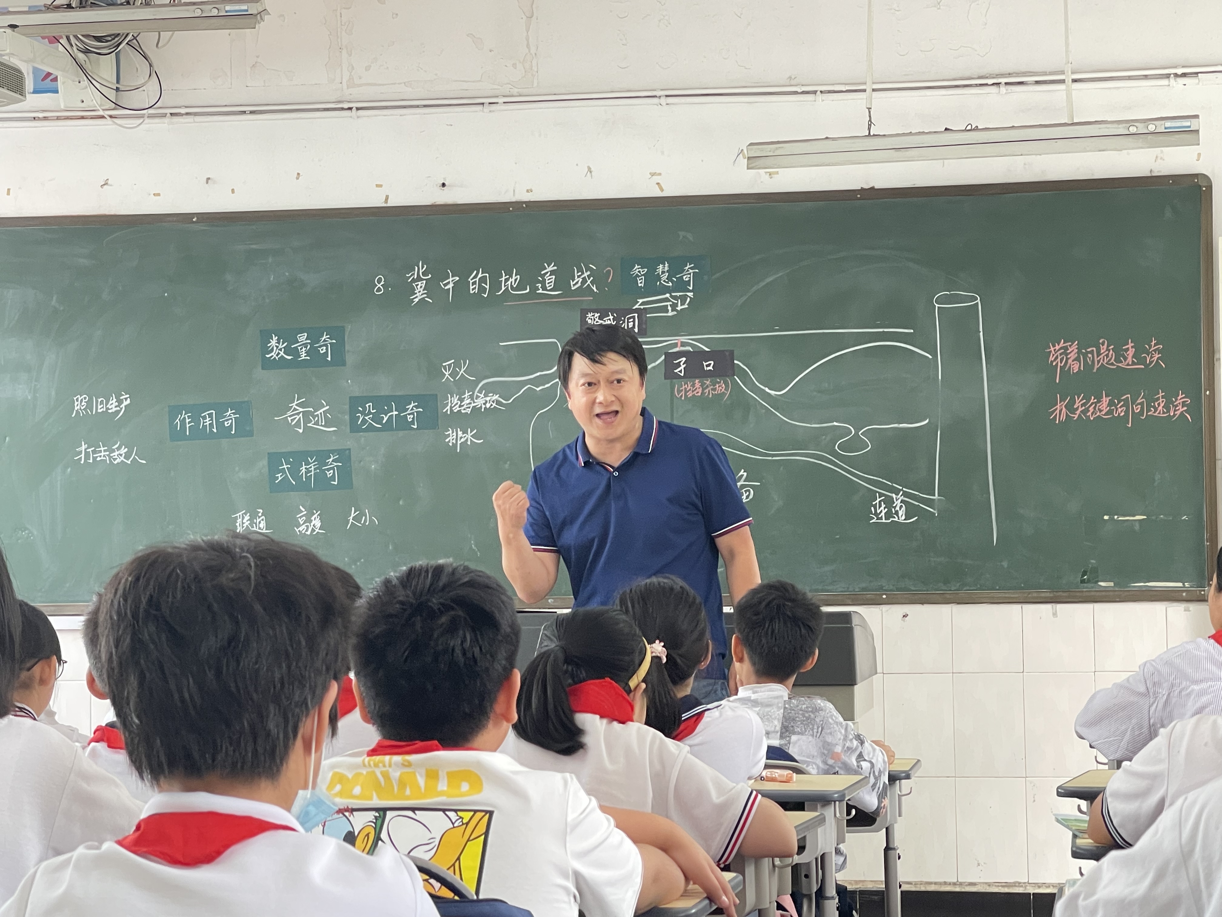 寧波市學(xué)科骨干教師、華山小學(xué)副校長王梁賢帶隊來到育才小學(xué)開展“組團式”指導(dǎo)幫扶 周曉亞攝.jpg