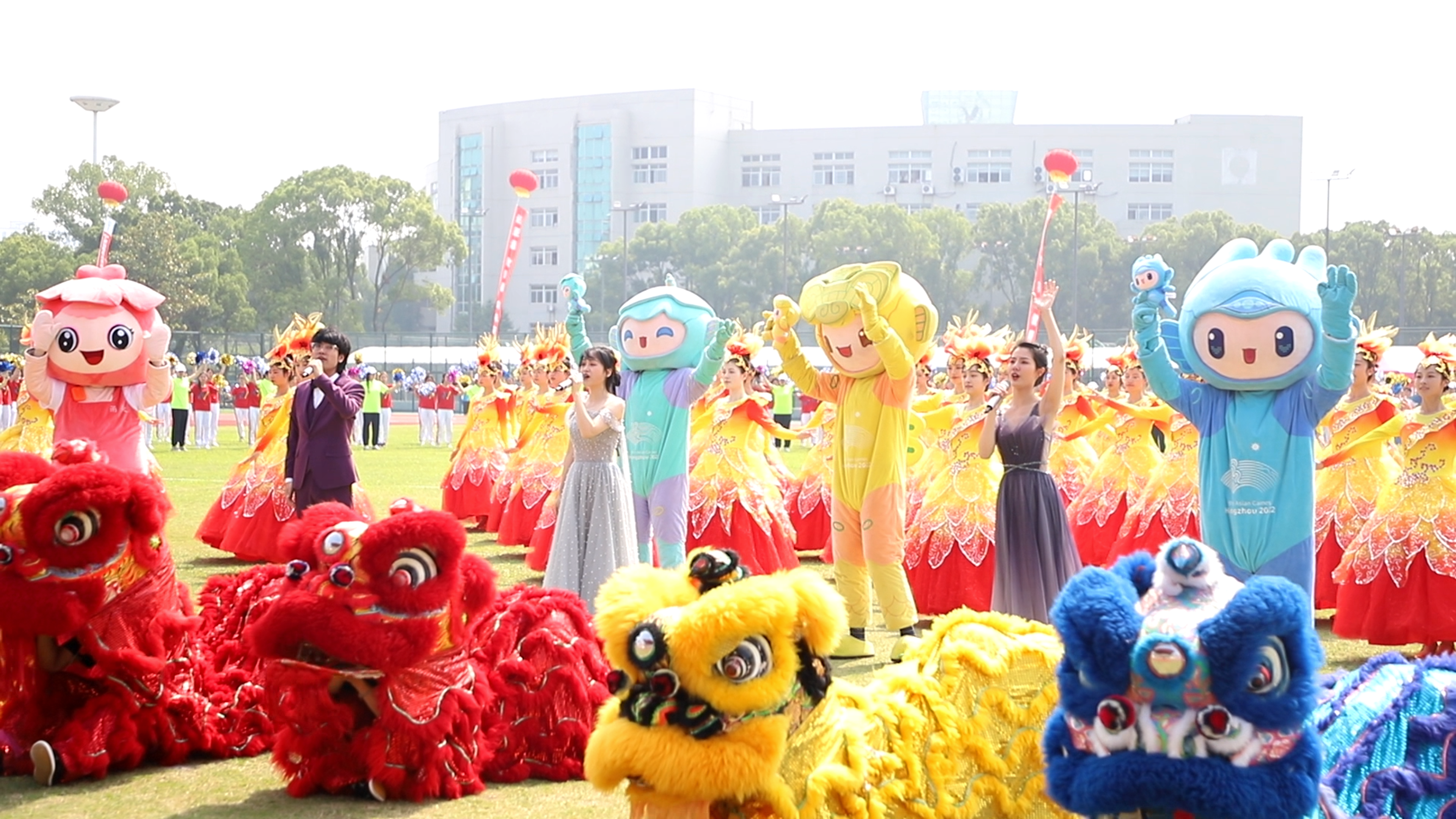 亞運(yùn)會吉祥物為寧波市大運(yùn)會歡呼喝彩 王偉 攝.png