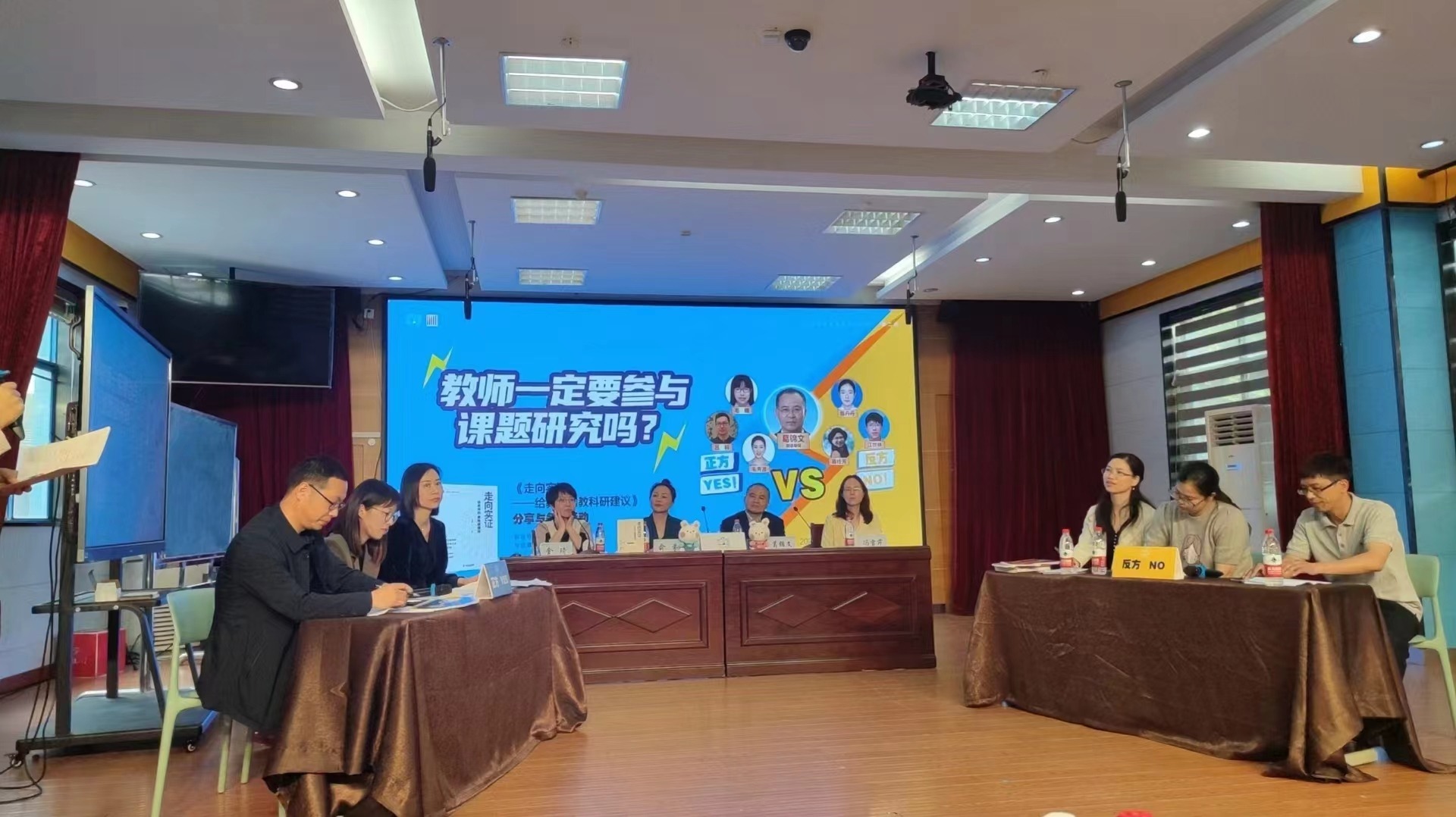 ”甬上云讀“之”分享與爭(zhēng)鳴“活動(dòng) 寧波大學(xué)園區(qū)圖書館供圖.jpg
