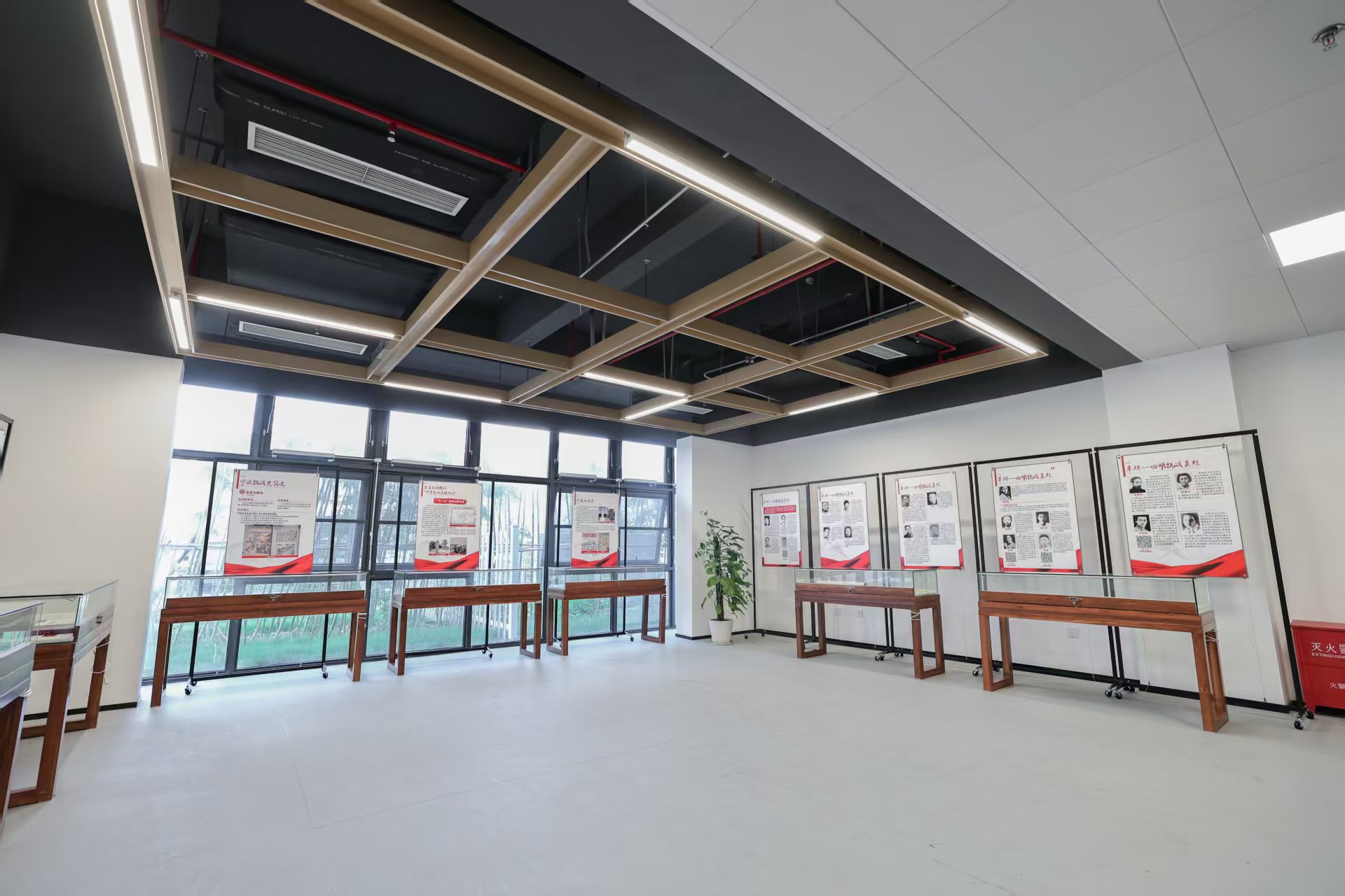 寧波大學(xué)抗戰(zhàn)主題紀念展館展覽現(xiàn)場  學(xué)校供圖.jpg