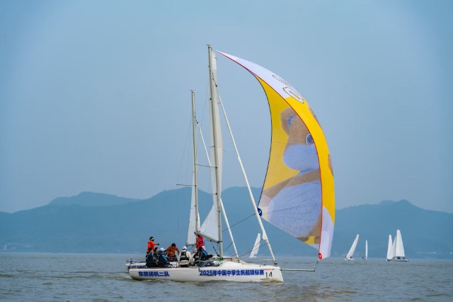 寧波東錢湖旅游學校東旅揚帆二隊在比賽中 學校供圖.jpg