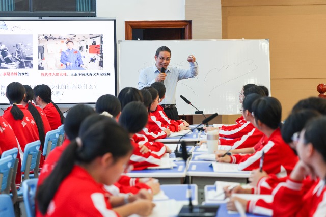 12月4日高中政治會場課堂教學展示（劉清杰拍攝） (2).jpg