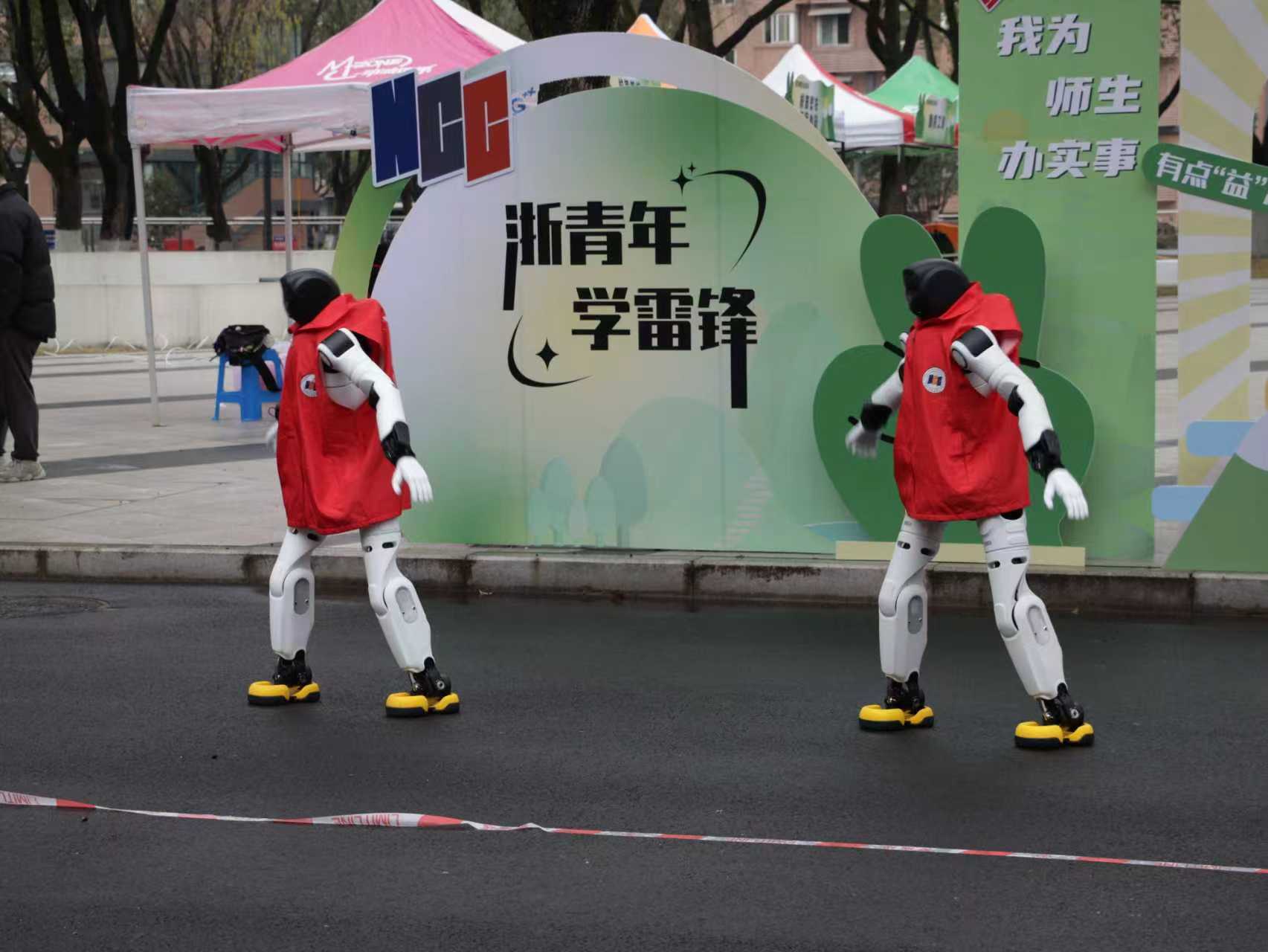 寧波城市職業(yè)技術(shù)學(xué)院“浙青年· 學(xué)雷鋒”公益市集現(xiàn)場 學(xué)校供圖.jpg